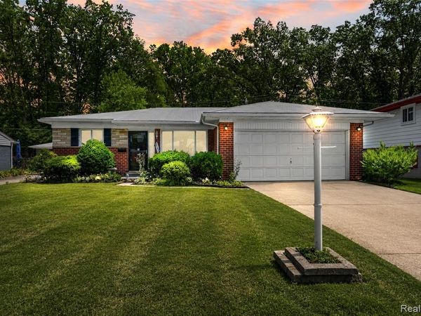 26122 Warner Avenue, Warren, MI 48091