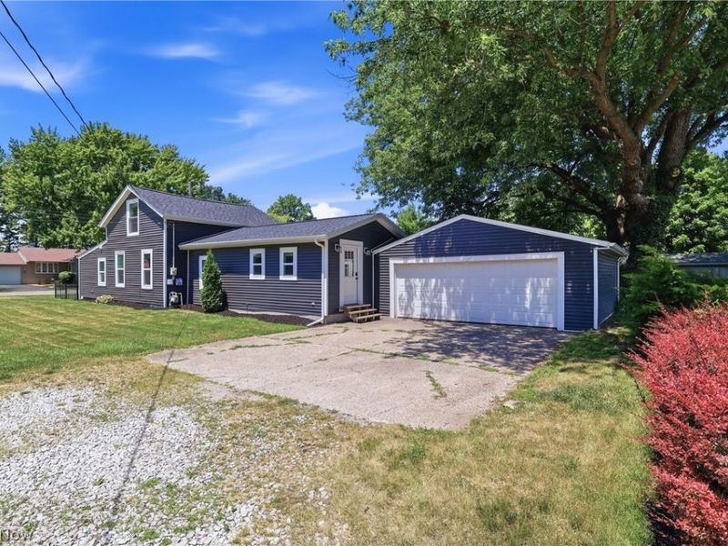 1055 Jackson Street, Vermilion, OH 44089 Photo 2