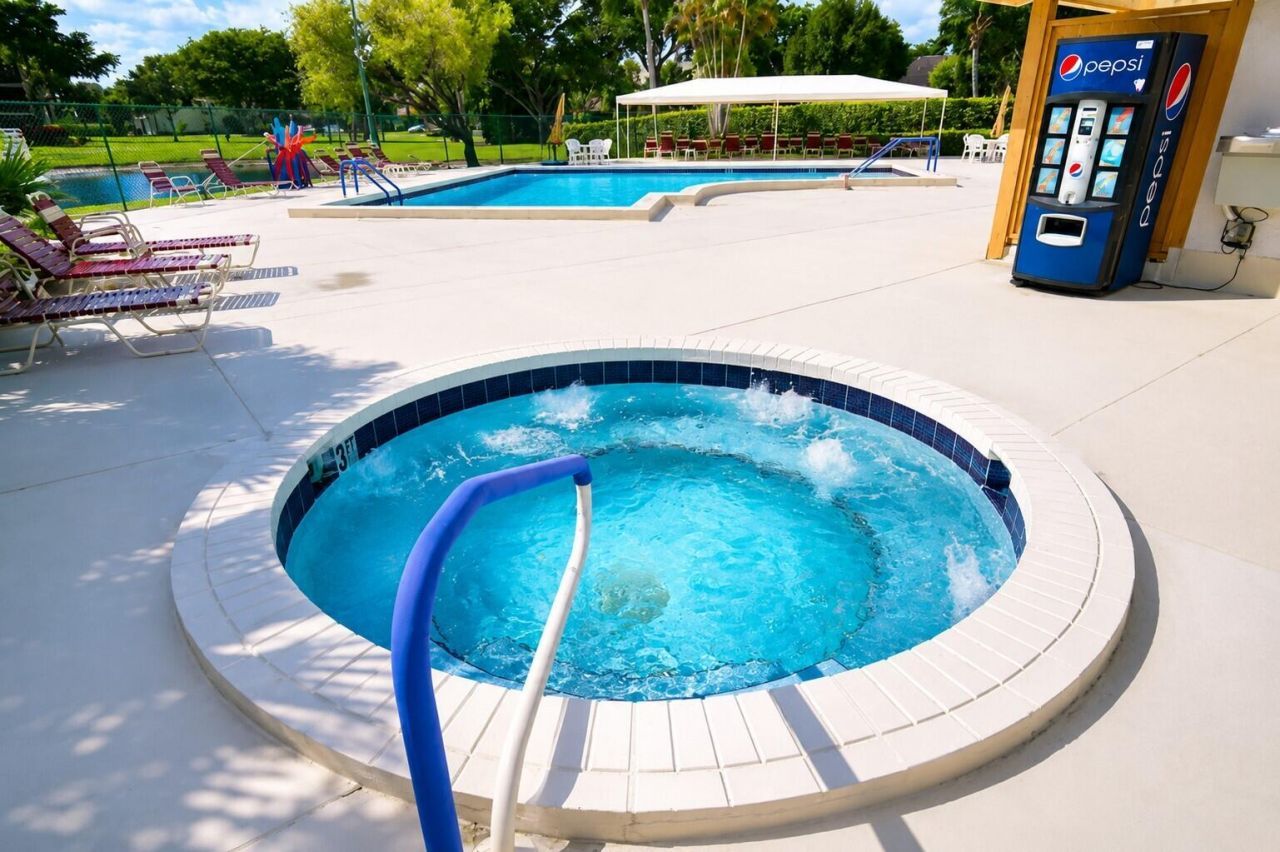 10039 53rd Way S, Unit 2303, Boynton Beach, FL 33437 Photo
