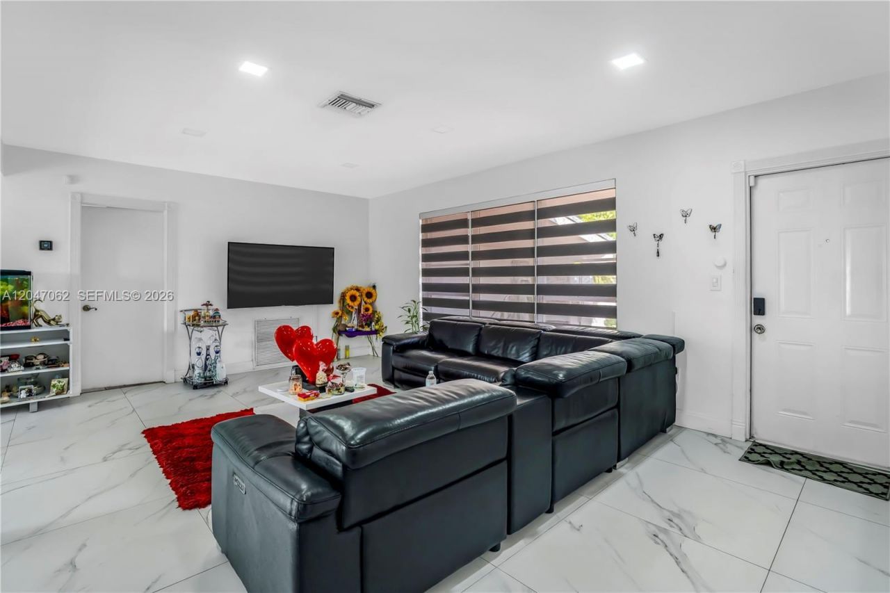 7630 Plantation Blvd, Miramar, FL 33023 Photo