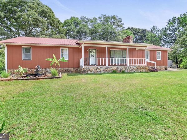 1176 County Rd 17, Roanoke, AL 36274