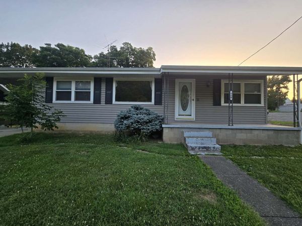 600 S Jackson Street, Mcleansboro, IL 62859