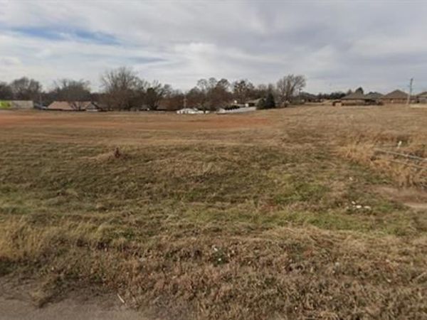 1711 N Green Avenue, Purcell, OK 73080