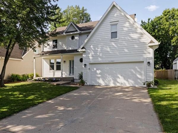 11207 W 116th Terrace, Overland Park, KS 66210