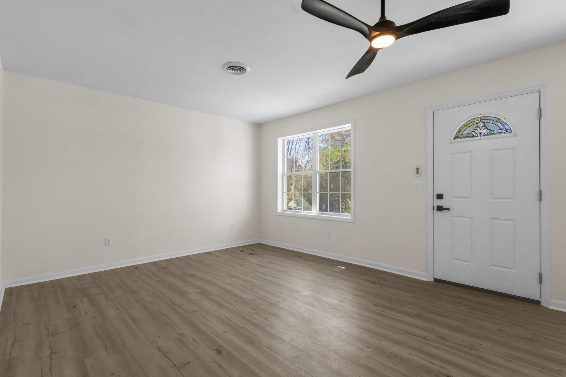 1114 Temple St.  Photo 11