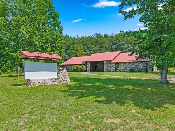 136 County Road 881 , Etowah, TN 37331