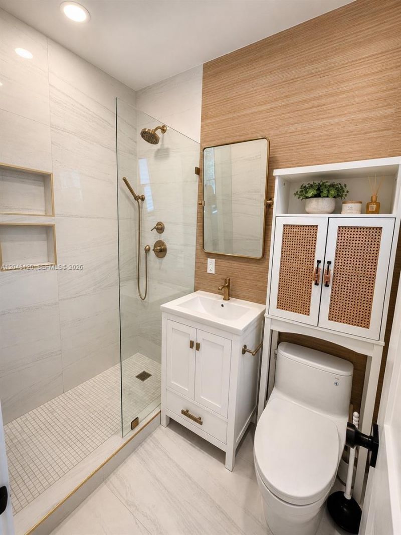 4455 N Bay Rd , Miami Beach, FL 33140 Photo