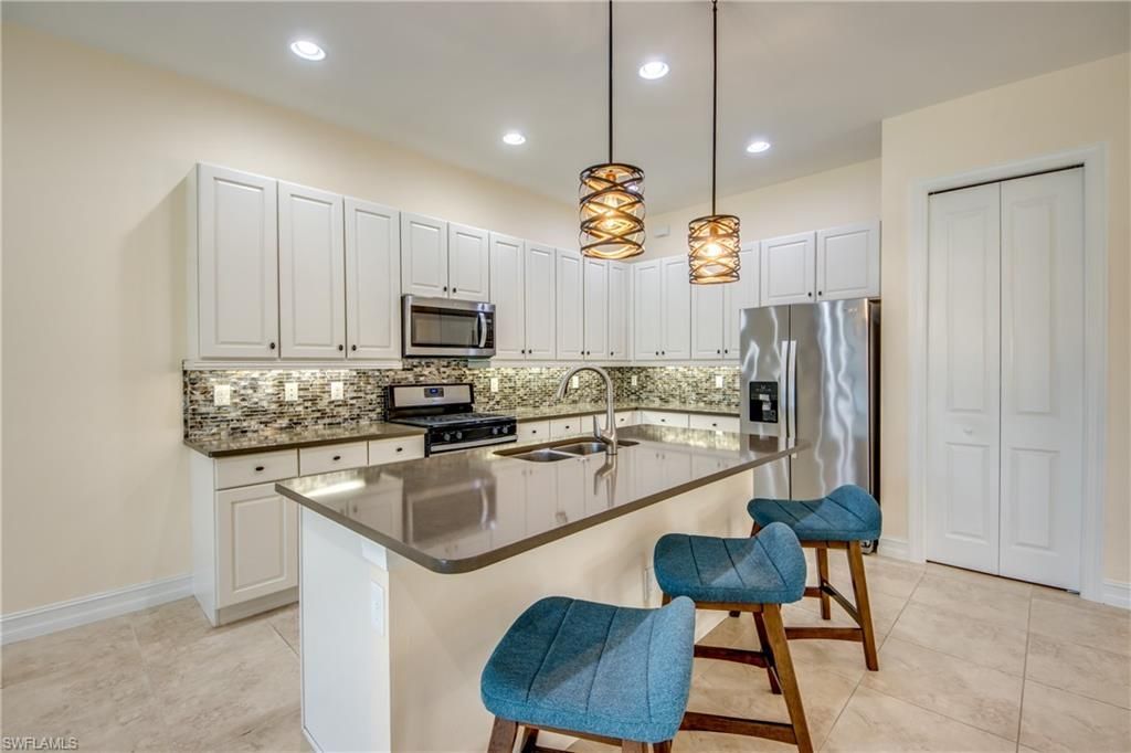 8260 Venetian Pointe Dr, Fort Myers, FL 33908 Photo