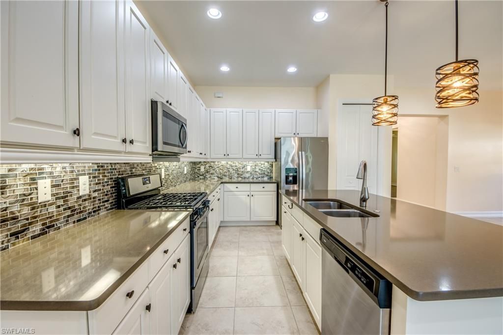8260 Venetian Pointe Dr, Fort Myers, FL 33908 Photo