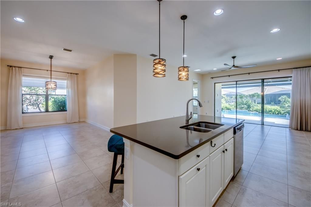 8260 Venetian Pointe Dr, Fort Myers, FL 33908 Photo