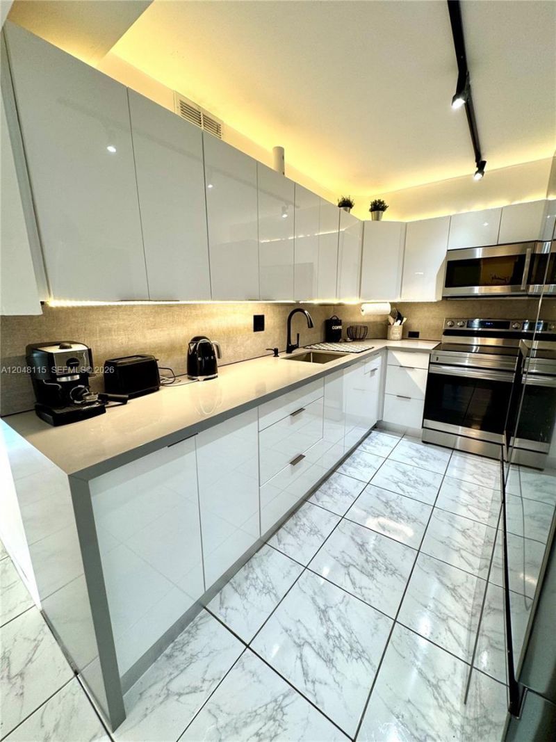 300 Bayview Dr , Unit 1603, Sunny Isles Beach, FL 33160 Photo