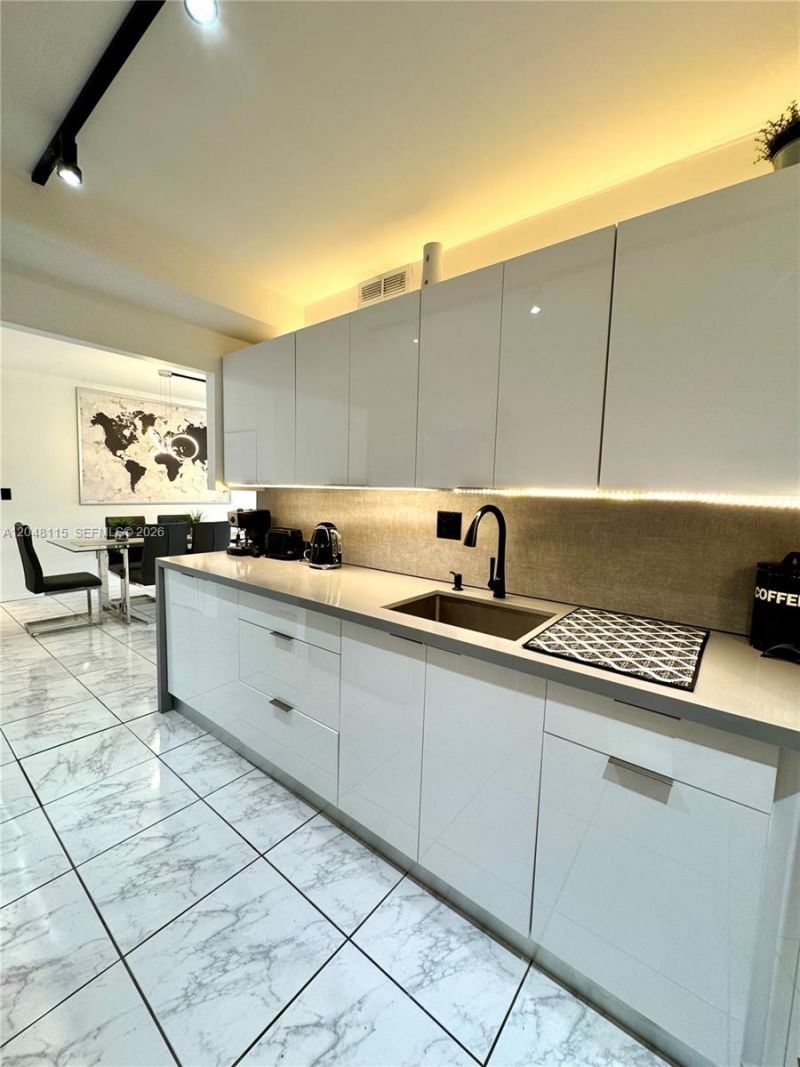 300 Bayview Dr , Unit 1603, Sunny Isles Beach, FL 33160 Photo