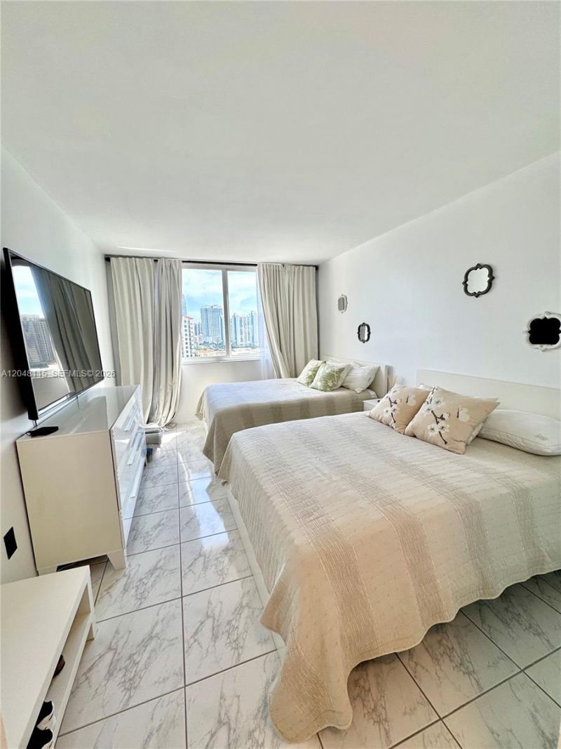 300 Bayview Dr , Unit 1603, Sunny Isles Beach, FL 33160 Photo