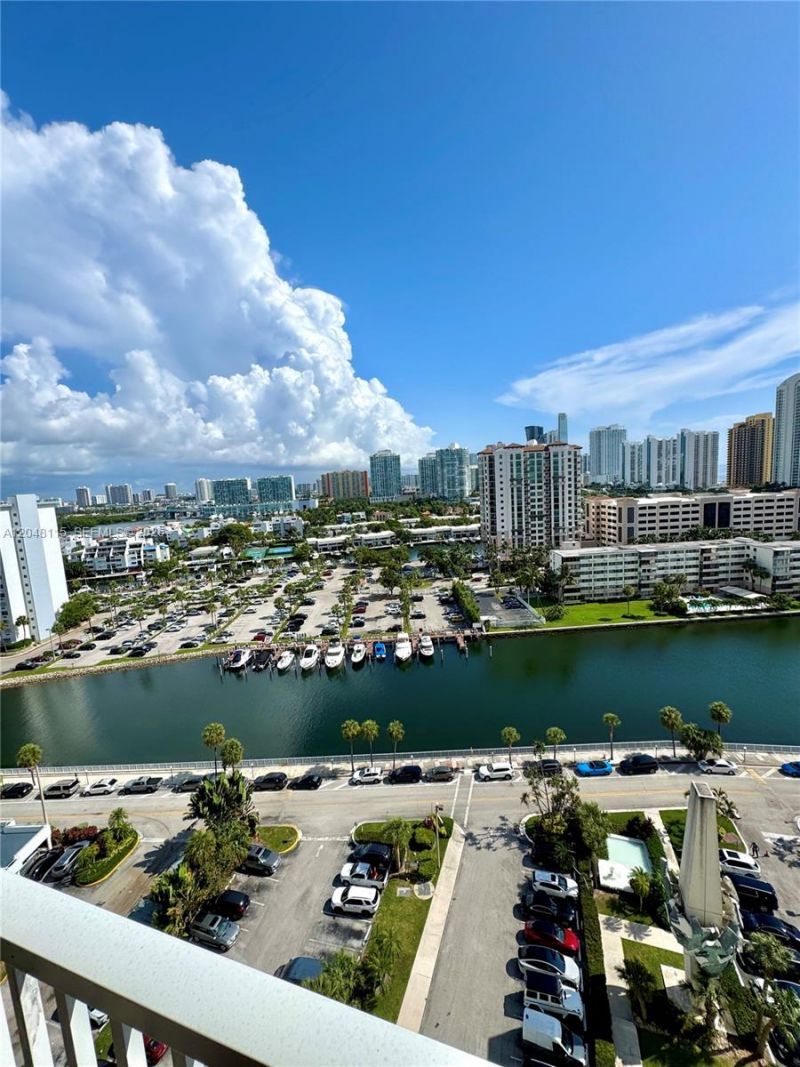 300 Bayview Dr , Unit 1603, Sunny Isles Beach, FL 33160 Photo