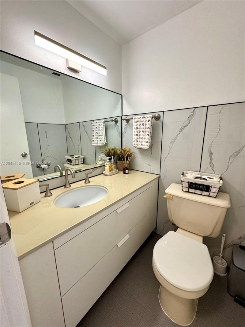 300 Bayview Dr , Unit 1603, Sunny Isles Beach, FL 33160 Photo