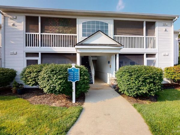 2666 S Knightsbridge Circle, Ann Arbor, MI 48105