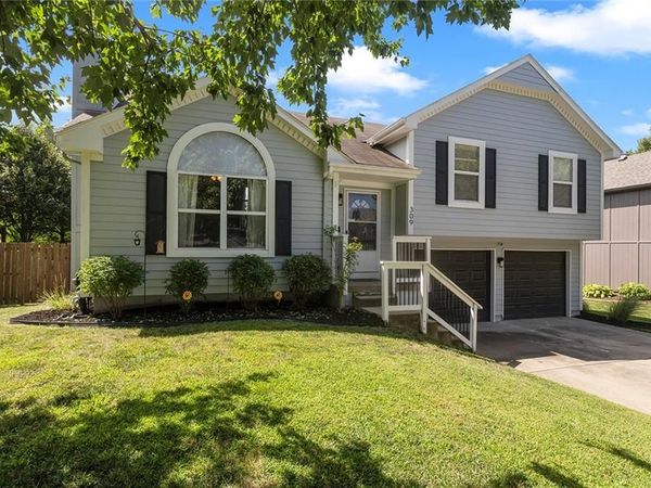 309 NE FIDDLEWOOD Avenue, Lee's Summit, MO 64086