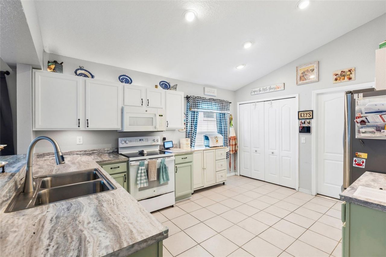614 Somerstone Drive , Valrico, FL 33594 Photo