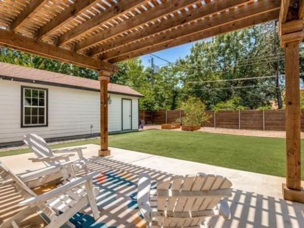 2744 Catherine Street, Dallas, TX 75211