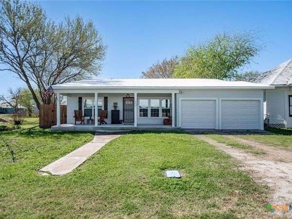 305 W Dallas Avenue , Seadrift, TX 77983