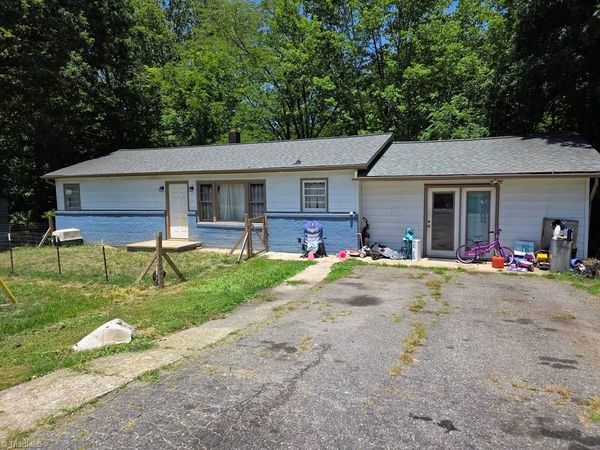 477 Hilltop Acres Street , North Wilkesboro, NC 28659