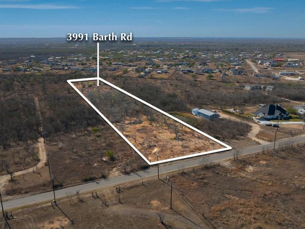 3991 Barth RD , Lockhart, TX 78644