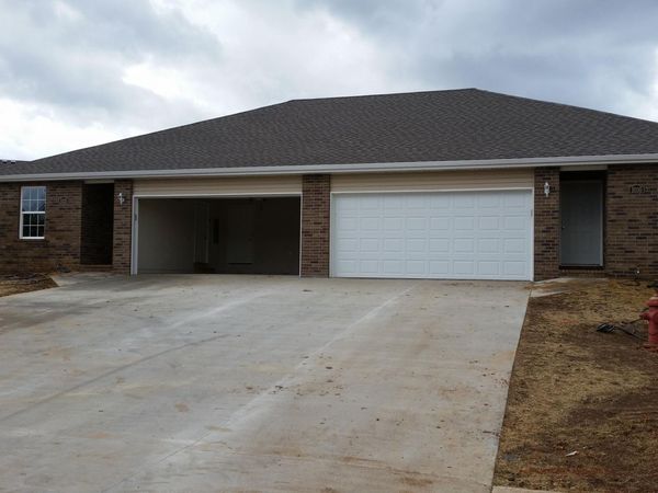 1001 W Black Street , Ozark, MO 65721