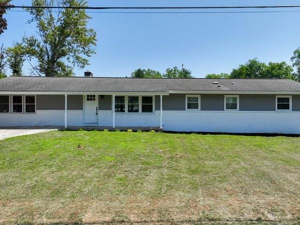21 EAST STREET, MOUNT HOLLY SPRINGS, PA 17065