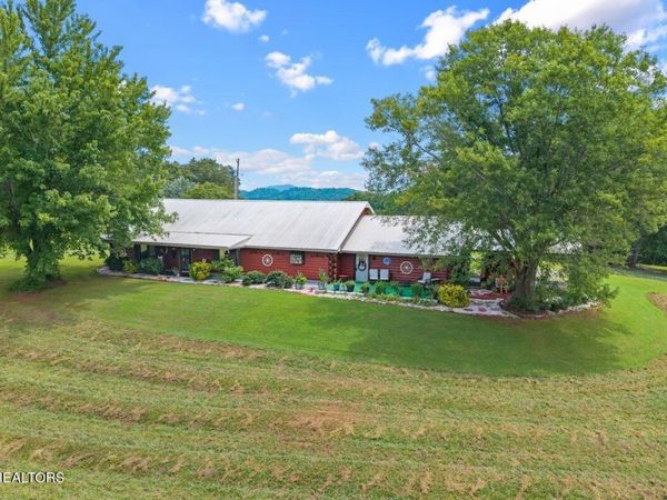 910 Reagan Valley Rd, Tellico Plains, TN 37385