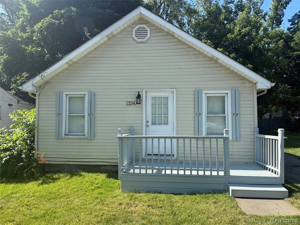 2194 E Bristol Road , Burton, MI 48529