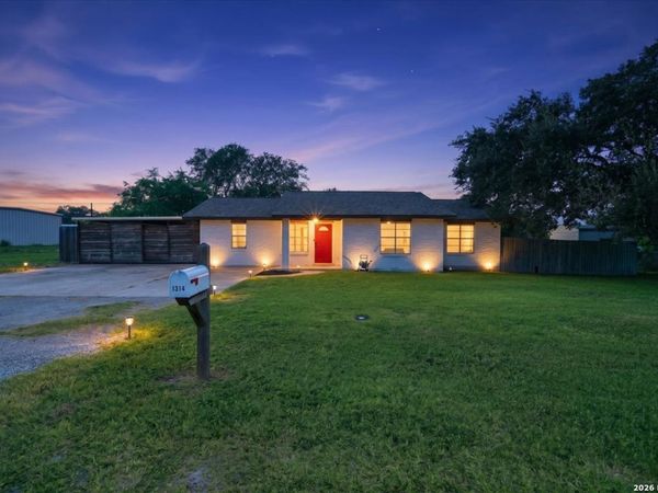 1314 Mark St, George West, TX 78022