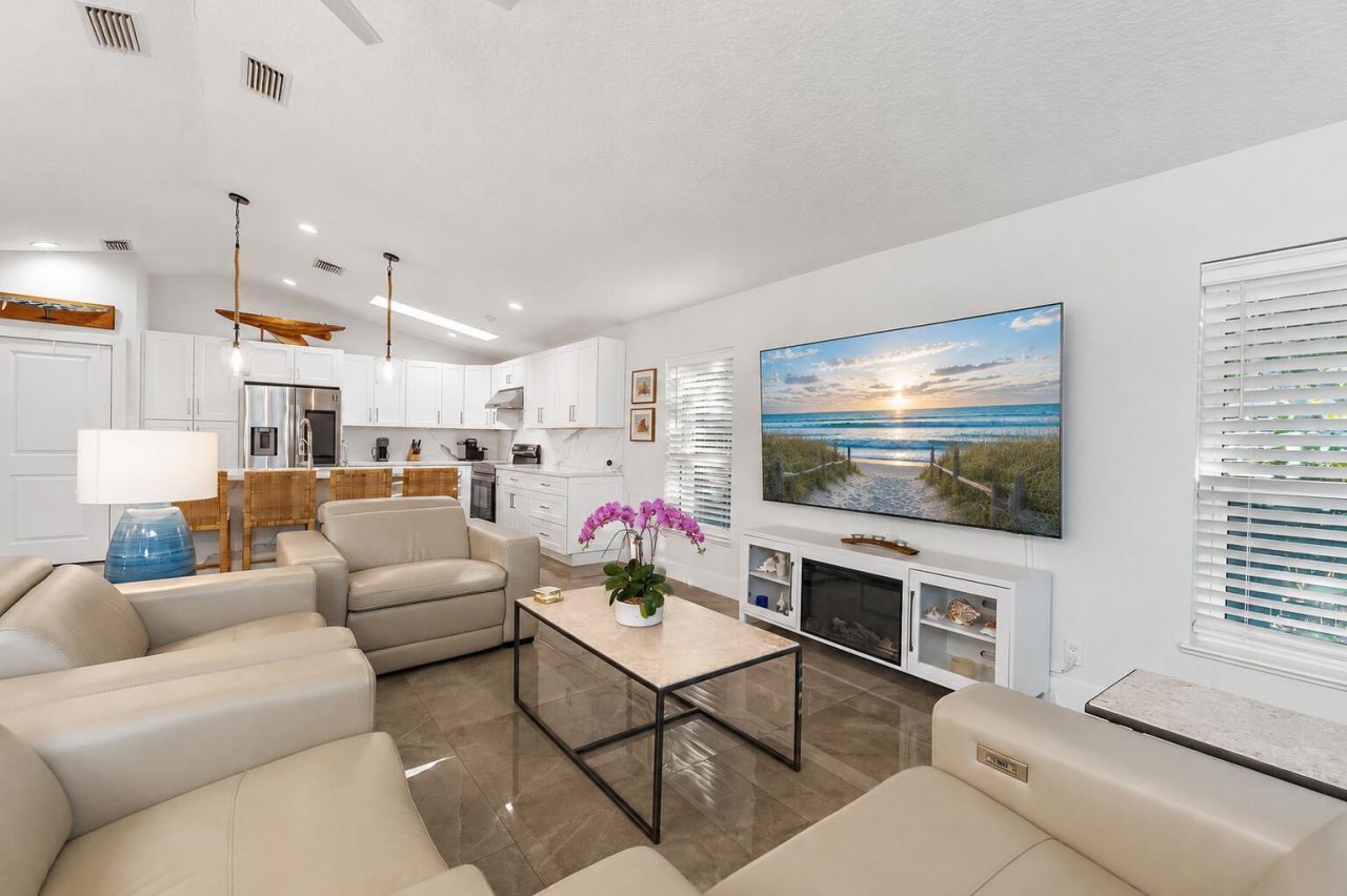 8565 SE Palm Street, Hobe Sound, FL 33455 Photo