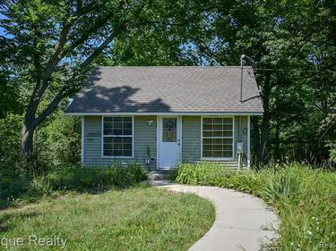 300 W Dewey Road, Owosso Twp, MI 48867