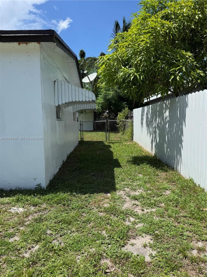 1281 NE 209th Ter , Miami, FL 33179 Photo