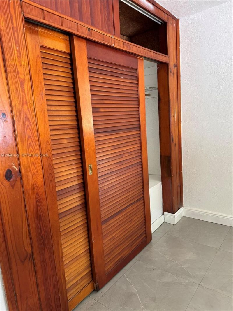 1281 NE 209th Ter , Miami, FL 33179 Photo