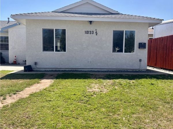 10133 Kester, San Fernando, CA 91345