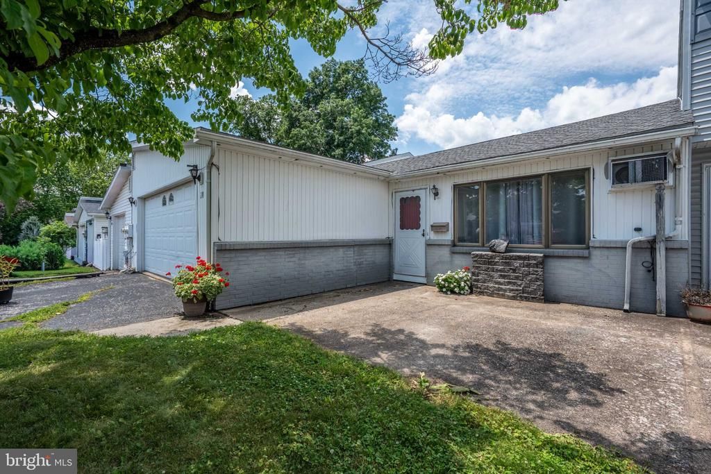28 COVINGTON PLACE, CATASAUQUA, PA 18032