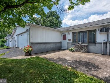 28 COVINGTON PLACE, CATASAUQUA, PA 18032