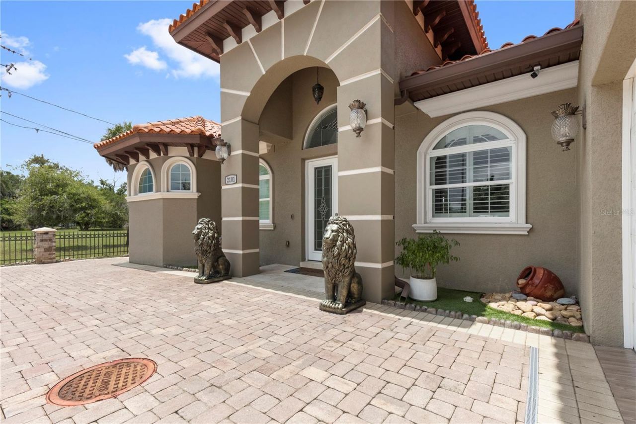 2101 W Bearss Avenue, Tampa, FL 33618 Photo