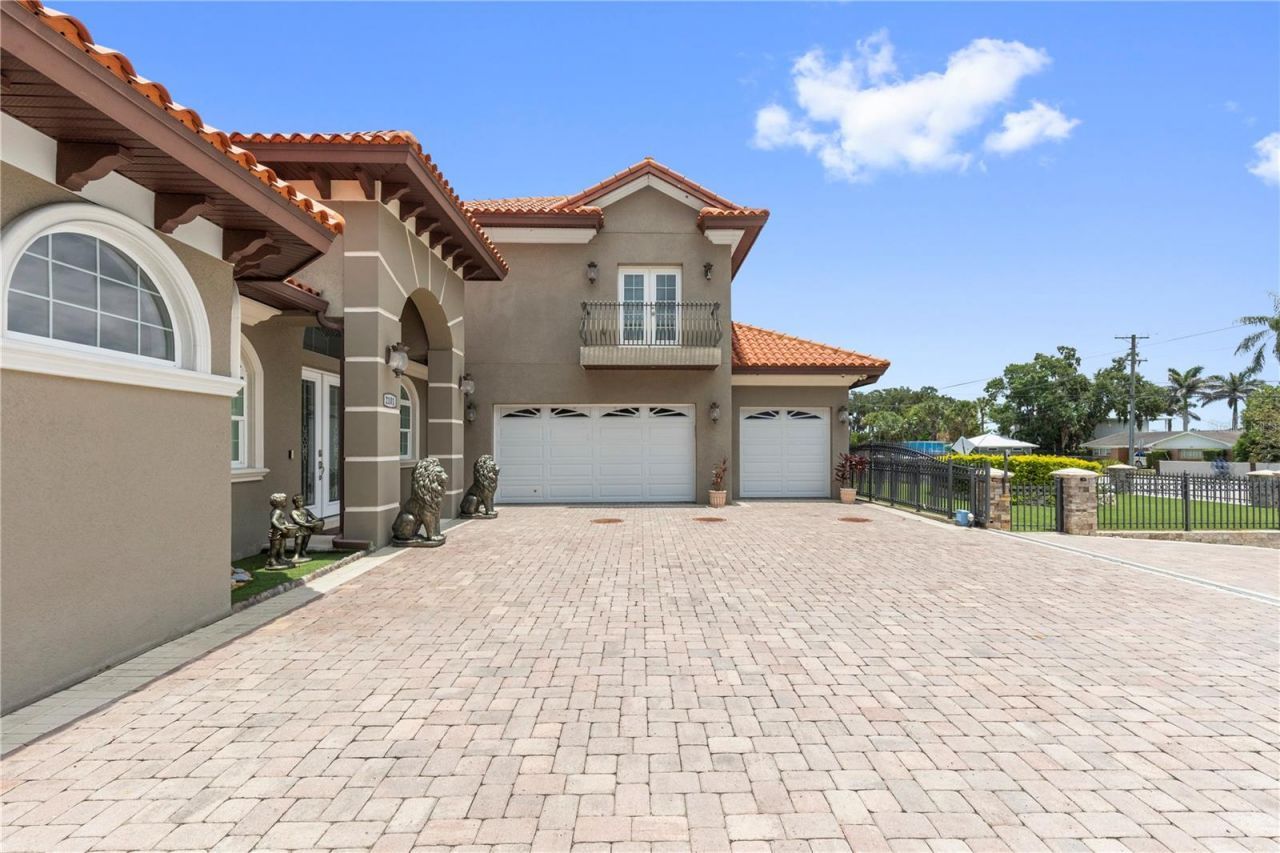 2101 W Bearss Avenue, Tampa, FL 33618 Photo