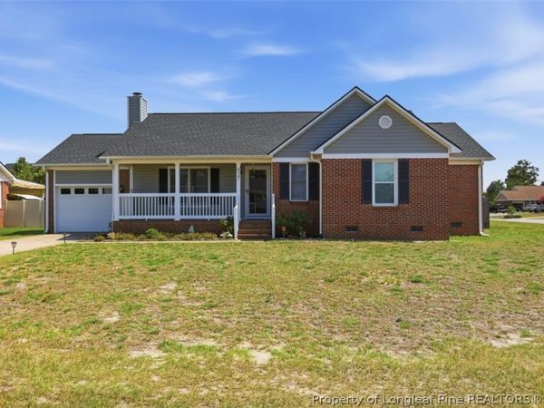 627 Sunnybrook Drive, Hope Mills, NC 28348