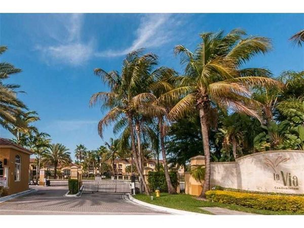 9620 NW 2nd Street, Unit 7-201, Pembroke Pines, FL 33024