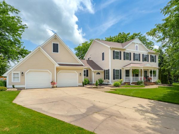 1380 Meadow Green Court SE, Caledonia, MI 49316
