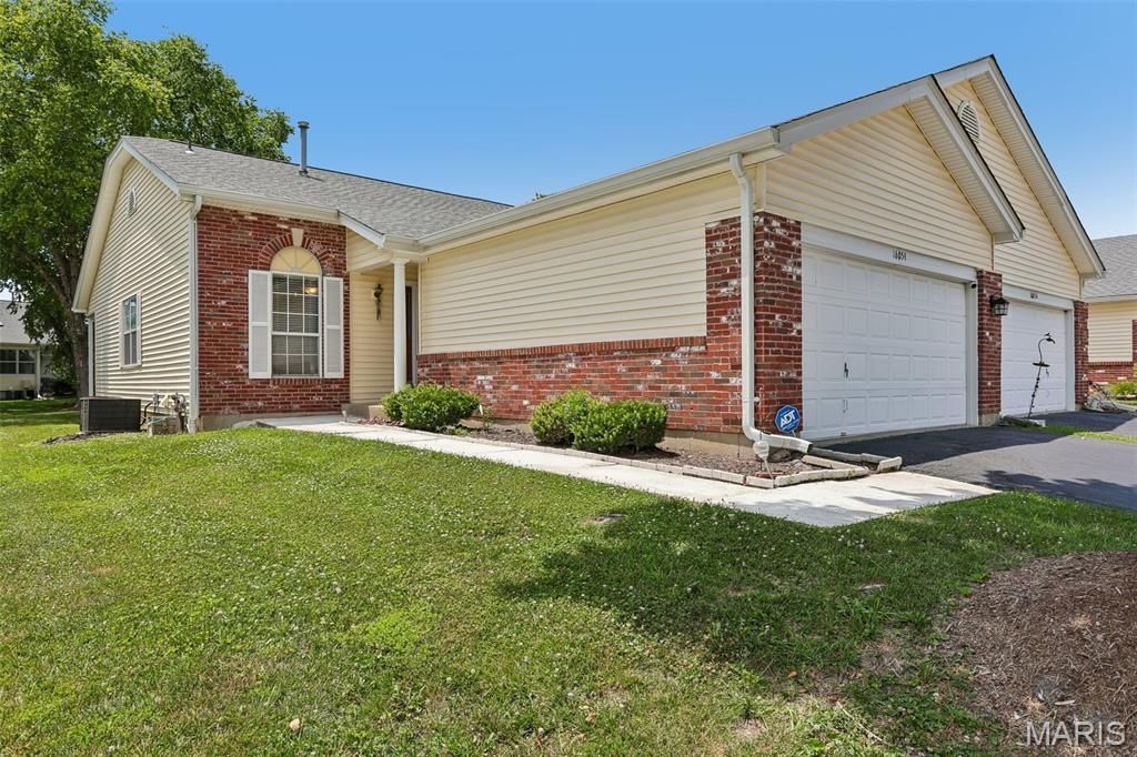 16054 Rose Wreath Lane, Florissant, MO 63034 Main Photo