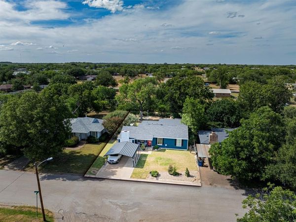 1114 W Dyer Street , Breckenridge, TX 76424