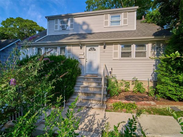 12 Goeller Avenue , Huntington Station, NY 11746