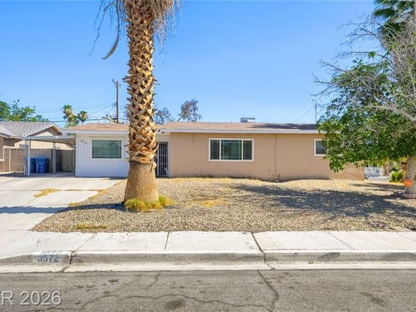 3572 Regents Circle, Las Vegas, NV 89121
