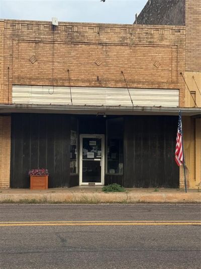 317 S Main Street, Quanah, TX 79252 Main Photo