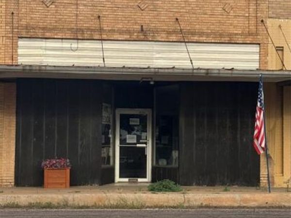 317 S Main Street, Quanah, TX 79252