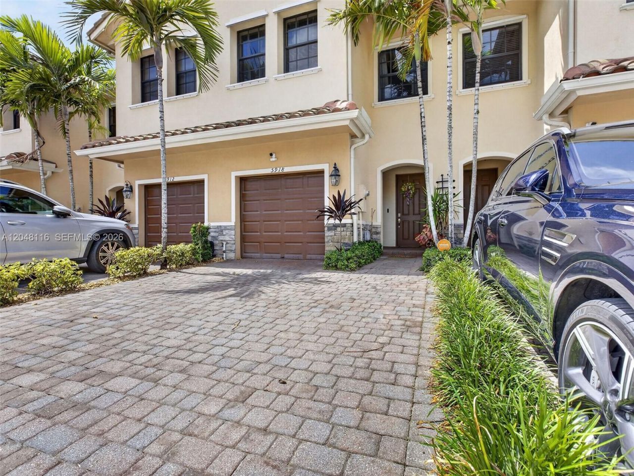 5918 NW 56th Pl , Tamarac, FL 33319 Photo